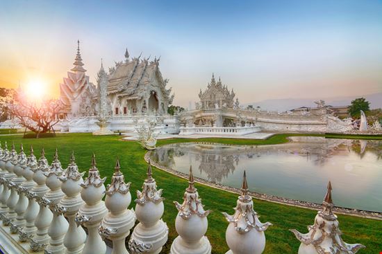 Chiang Rai Il Tempio Bianco ARZTSAMUI - Shutterstock.com 