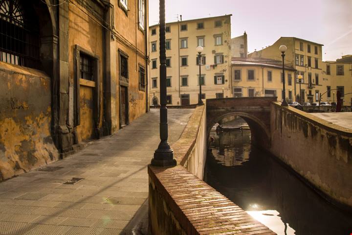 In Toscana c'è una piccola Venezia, ma non è una città: il quartiere sull'acqua è una vera copia della Serenissima, dove la bellezza resiste al trascorrere del tempo