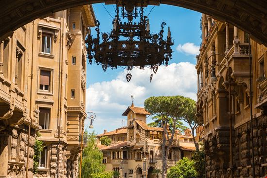 Quartiere Coppedè Quartiere Coppedè Kalamurzing - Shutterstock.com 