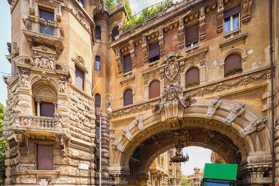 Quartiere Coppedè Quartiere Coppedè Phant - Shutterstock.com 