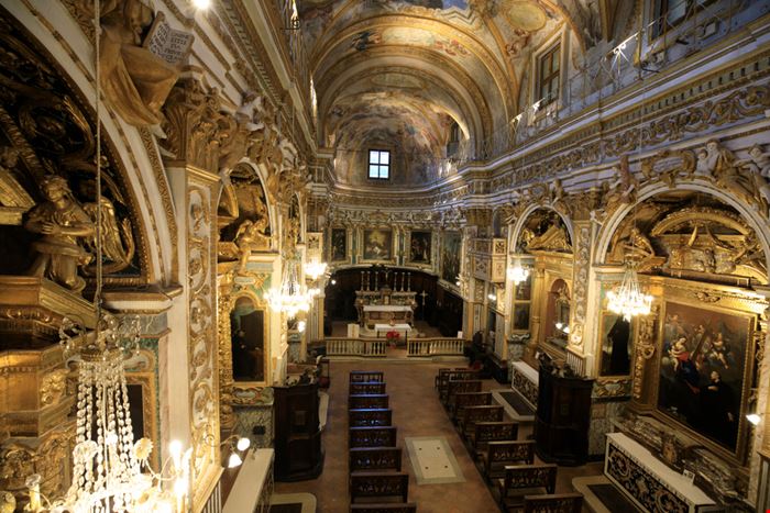 Chiesa Santa Lucia Serra San Quirico - Chiesa Santa Lucia - Paolo Trovo - Shutterstock.com