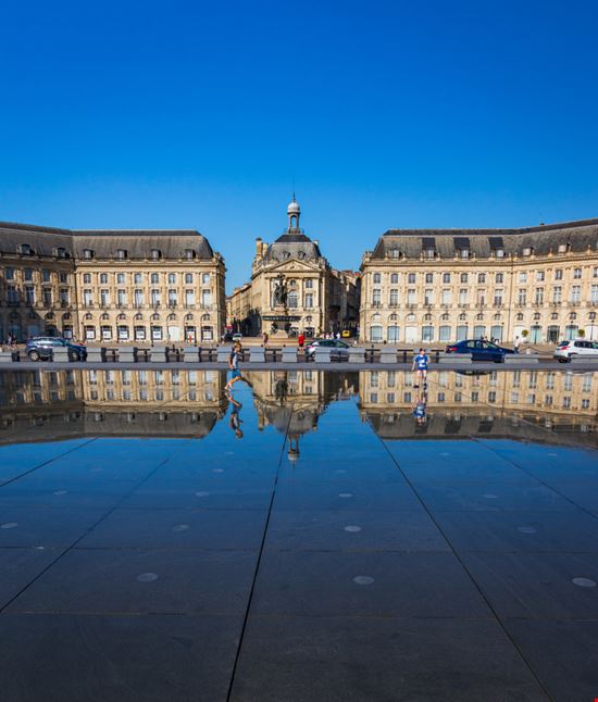 Bordeaux Bordeaux JeanLucIchard - Shutterstock.com 