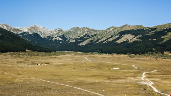 Abruzzo Piani di Pezza stock.adobe.com 