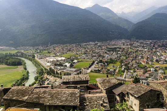 Morbegno Il piccolo borgo della Valtellina
 stock.adobe.com 