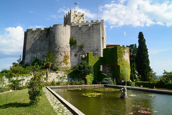 Castello di Duino Castello di Duino Ungor / Shutterstock.com 