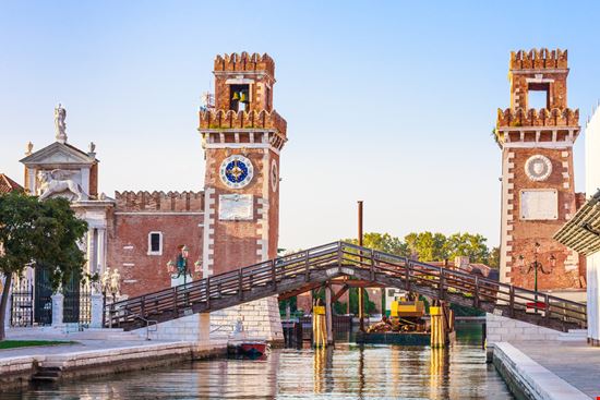 Arsenale Arsenale Bertl123 / Shutterstock.com 