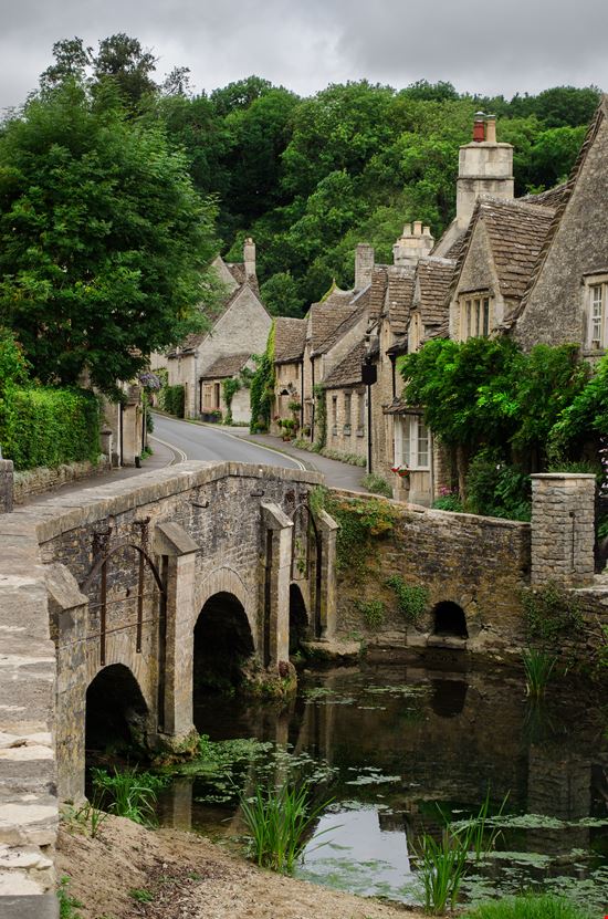 Castle Combe Castle Combe VV-pics - Istockphoto.com 