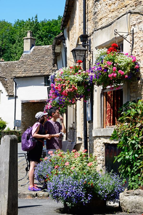 Castle Combe Castle Combe CaronB - Istockphoto.com 