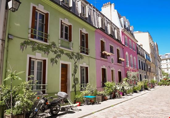 Parigi Rue Crémieux stock.adobe.com 