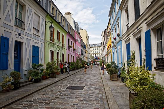Parigi Rue Crémieux stock.adobe.com 