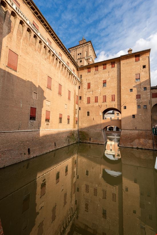 Ferrara Castello Estense stock.adobe.com 