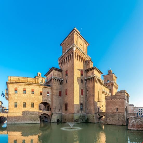 Ferrara Castello Estense stock.adobe.com 