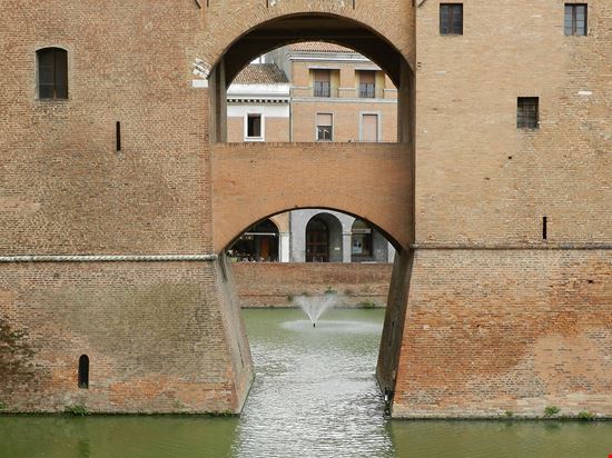 Ferrara Castello Estense stock.adobe.com 
