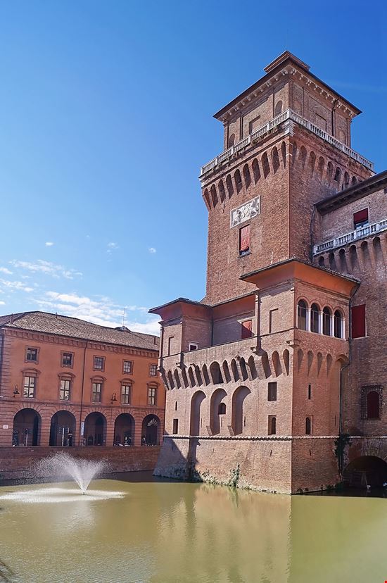 Ferrara Castello Estense stock.adobe.com 