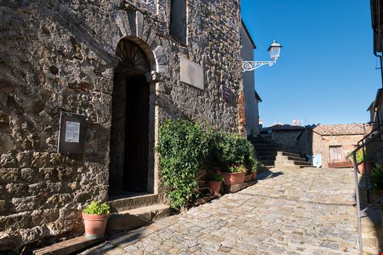 Chiusdino Il borgo di Chiusdino stock.adobe.com 