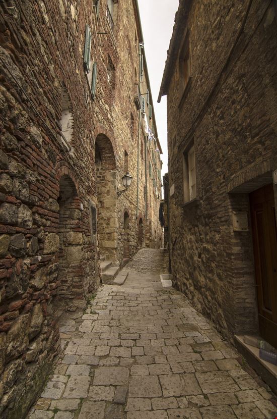 Chiusdino Il borgo di Chiusdino stock.adobe.com 