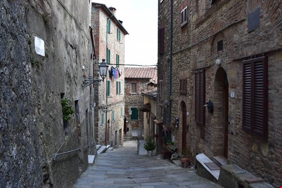 Chiusdino Il borgo di Chiusdino stock.adobe.com 
