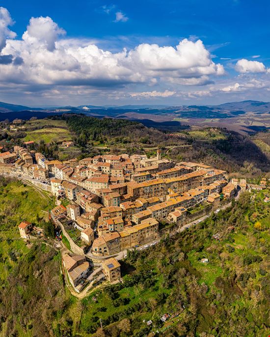 Chiusdino Il borgo di Chiusdino stock.adobe.com 
