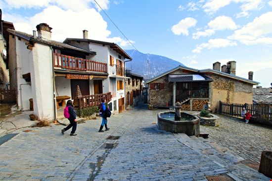 Usseaux Borgo Medievale Marco Fine / Shutterstock.com 