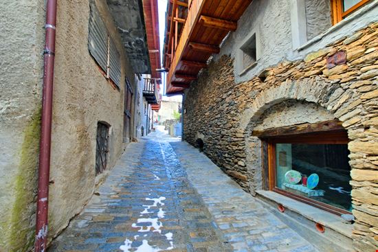 Usseaux Borgo Medievale Marco Fine / Shutterstock.com 