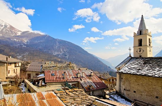 Usseaux Borgo Medievale Marco Fine - Shutterstock.com 
