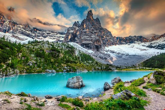 Lago di Sorapis l’angolo di paradiso che non ti aspetti tra le Dolomiti stock.adobe.com 