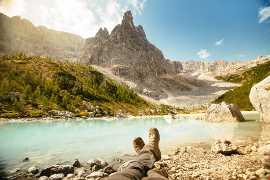 Lago di Sorapis l’angolo di paradiso che non ti aspetti tra le Dolomiti stock.adobe.com 