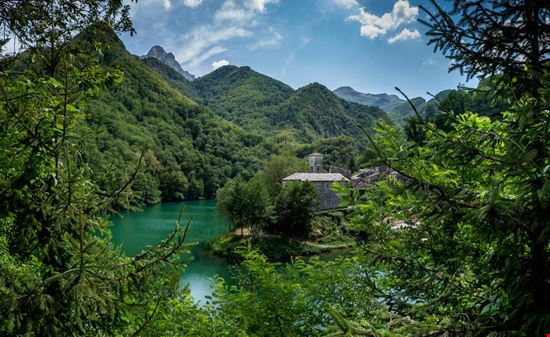 Garfagnana Garfagnana robertonencini - Shutterstock.com robertonencini