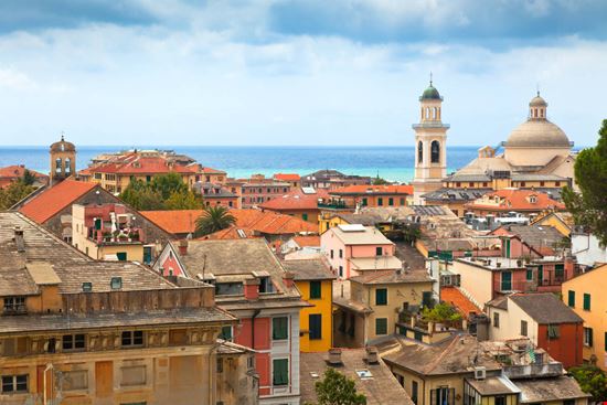 Chiavari Chiavari dvoevnore - Shutterstock.com dvoevnore