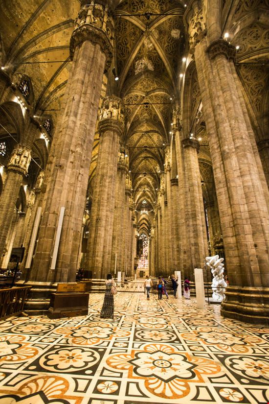 Duomo Duomo Viroj Phetchkhum / Shutterstock.com S M L Guida ai formati Viroj Phetchkhum / Shutterstock.com S M L Guida ai formati