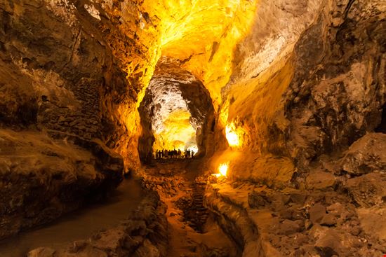Cueva de los verdes Cueva de los verdes Kochneva Tetyana - Shutterstock.com 