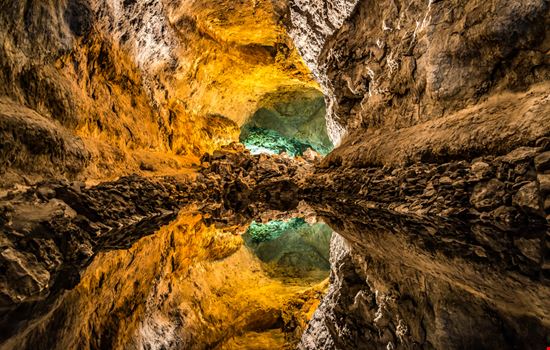 Cueva de los verdes Cueva de los verdes Tomasz Czajkowski - Shutterstock.com 