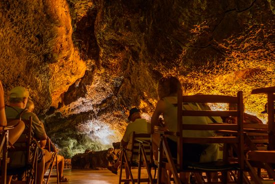 Cueva de los verdes Cueva de los verdes alexilena - Shutterstock.com 