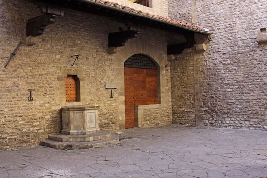 Casa di Dante Casa di Dante Chris Hill - Shutterstock.com 