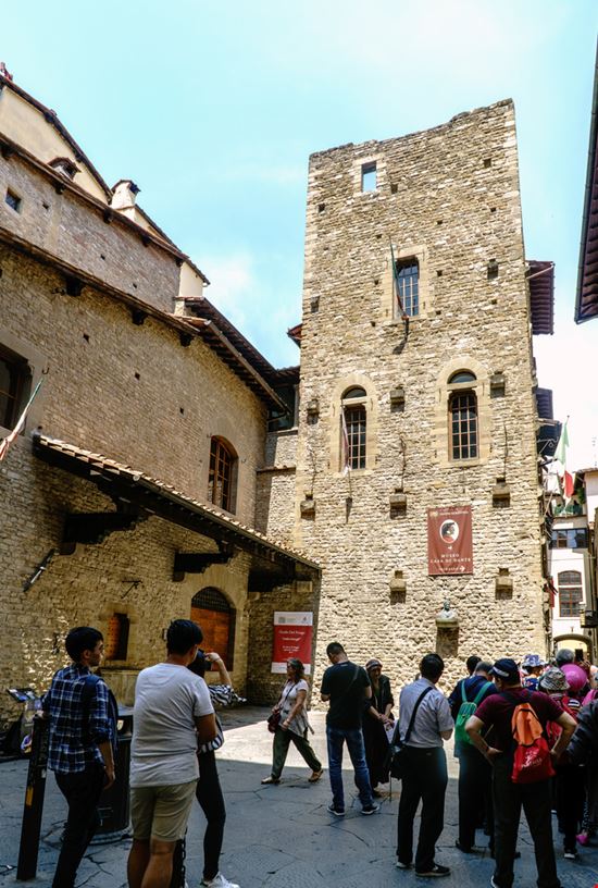Casa di Dante Casa di Dante peizais / Shutterstock.com 