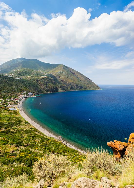 Isola di Filicudi Isola di Filicudi EugeniaSt - Shutterstock.com 