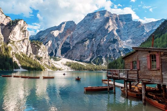 Braies Lago di Braies Shutterstock.com 