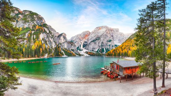 Braies Lago di Braies Shutterstock.com 