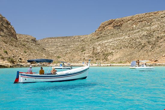 Lampedusa Spiaggia dei Conigli Natursports / Shutterstock.com 