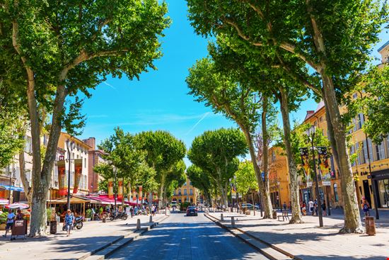 Cours Mirabeau Cours Mirabeau Christian Mueller / Shutterstock.com 