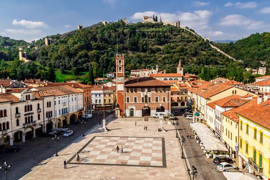 Piazza degli Scacchi La piazza di Marostica Newlander90 / Shutterstock.com 