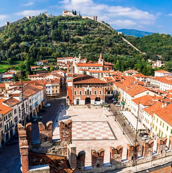 Piazza degli Scacchi La piazza di Marostica Newlander90 / Shutterstock.com 
