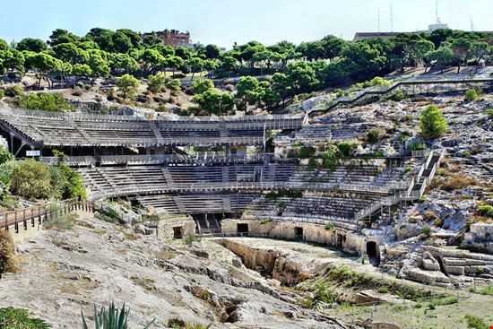L'Anfiteatro Romano Archeologia a Cagliari Torruzzlo - Shutterstock.com 