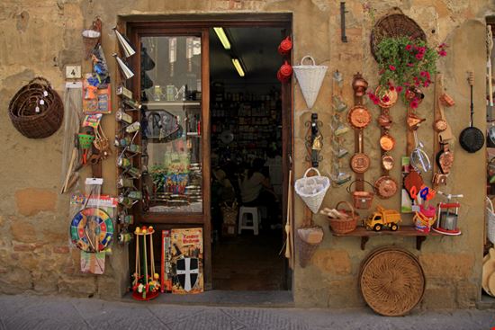 Botteghe di Pienza Shopping nel borgo InnaFelker / Shutterstock.com 