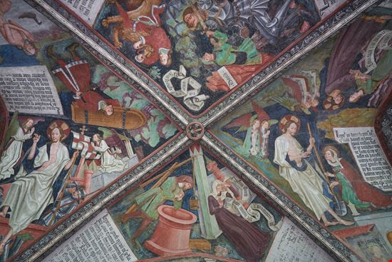 Duomo di Bressanone Scorci e scatti della cattedrale Paolo Paradiso / Shutterstock.com 