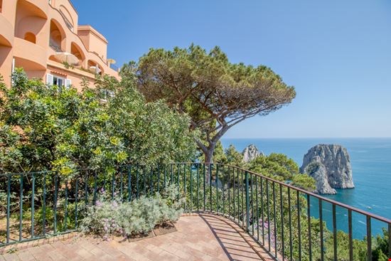Punta Tragara Panorama di Capri Roman Plesky - Shutterstock.com 