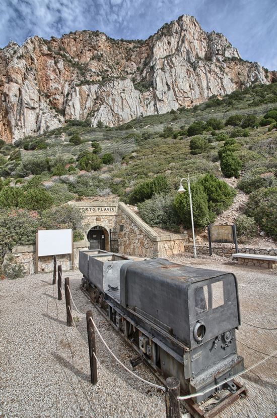Porto Flavia L'antica miniera sul mare della Sardegna Torruzzlo / Shutterstock.com 