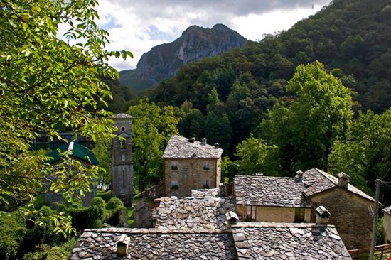Isola Santa e il Lago Il villaggio sul lago in Garfagnana Bernd Zillich - Shutterstock.com 