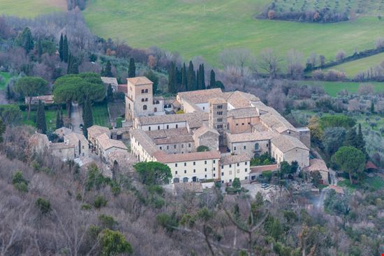 Abbazia di Farfa L'abbazia-gioiello della Sabina ValerioMei - Shutterstock.com 
