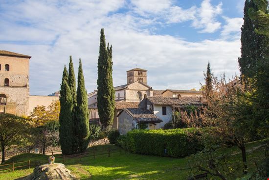 Abbazia di Farfa L'abbazia-gioiello della Sabina Ivano de Santis - Shutterstock.com 